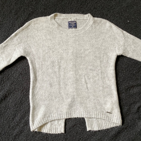 💕 ABERCROMBIE & FITCH SIZE XS GRAY SPLIT BACK SWEATER - Picture 2 of 12